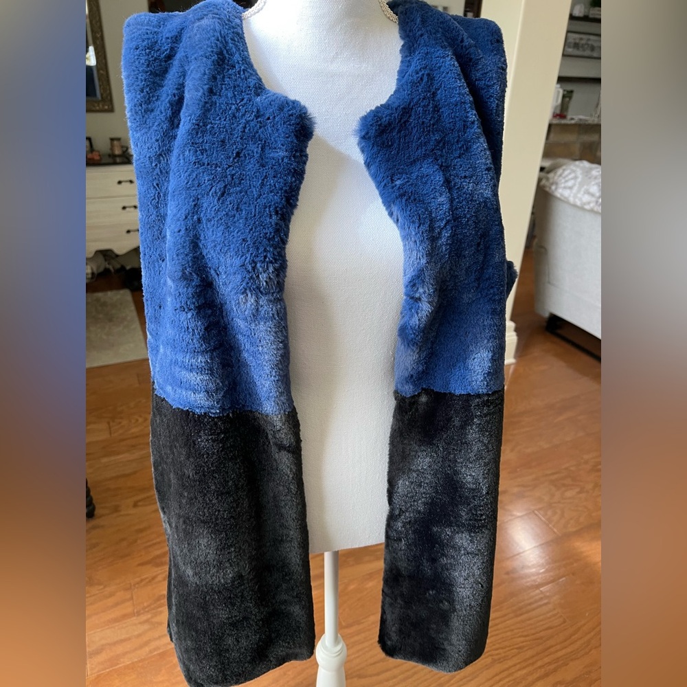 H by Heurueh‎ Blue Faux Fur Sleeveless Vest Women’s Size M/L